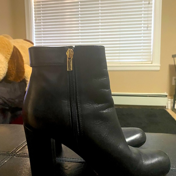 Stylish comfy leather booties great for a night out or a day at work. - Picture 3 of 3